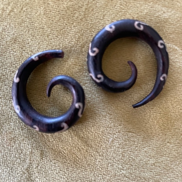 Tribal ear gauges - Picture 2 of 2